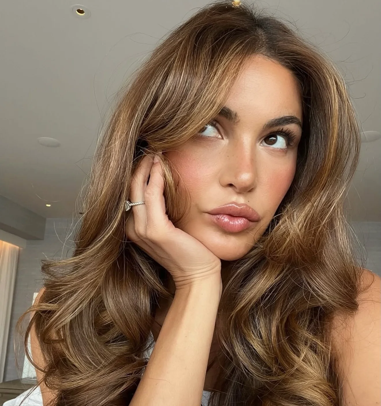 Honey Blonde Balayage Wig Long Body Wave Lace Front natural soft Synthetic Hair For Women Dark Roots Heat Resistant Daily Wear