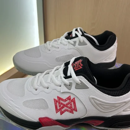 

2025 Summer New Breathable Lightweight Unisex Professional Badminton Training Shoes Table Tennis Training Shoes Very Good
