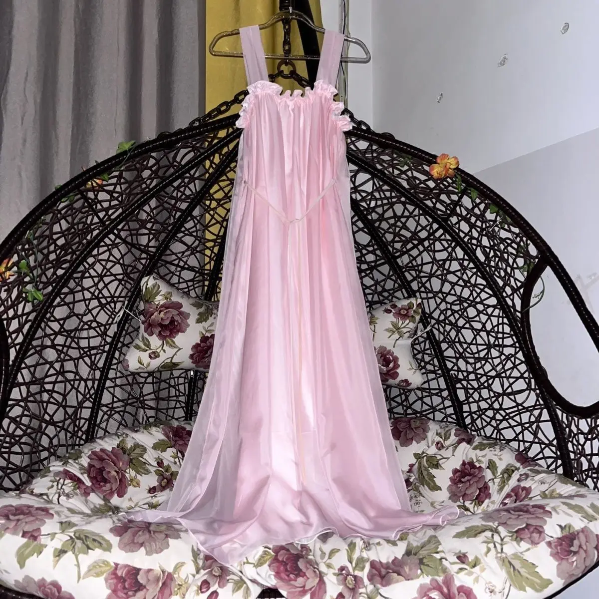 

Мужское сексуальное глянцевое длинное платье на подтяжках с оборками, 2-слойное тюлевое атласное внутри, женское ночное платье больших размеров, халат для сна