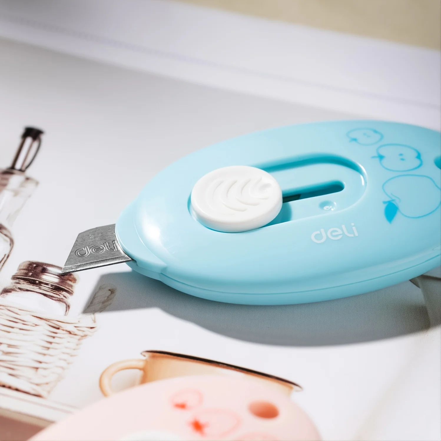 Deli Professional Retractable Utility Knife, For Art, DIY, Packaging & Office Use