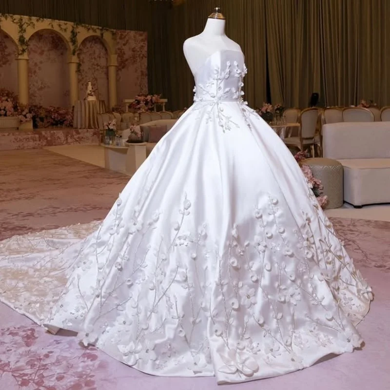 

Customized satin Simple style white V-neck Spaghetti Appliques Wedding Dresses string of Lace A-line Bridal Gowns Made Dress
