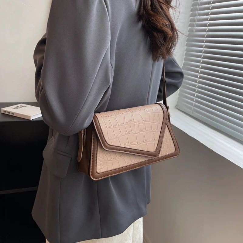 حقيبة يد نسائية فاخرة وبسيطة مصنوعة من الجلد حقيبة كتف أنيقة للنزهات اليومية الأنيقة