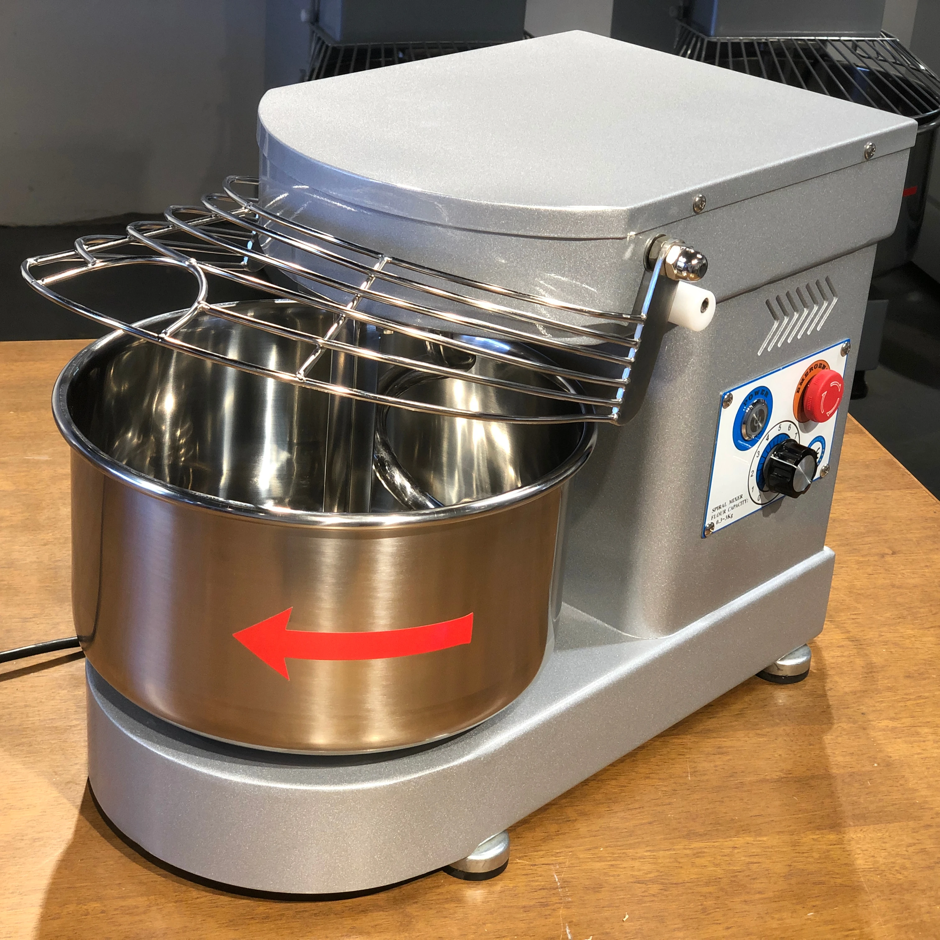 

New Arrival Bakery Machine Factory Cheap Price Kneader Amasadora Spiral Dough Mixer From China for Home Use 3KG 7L