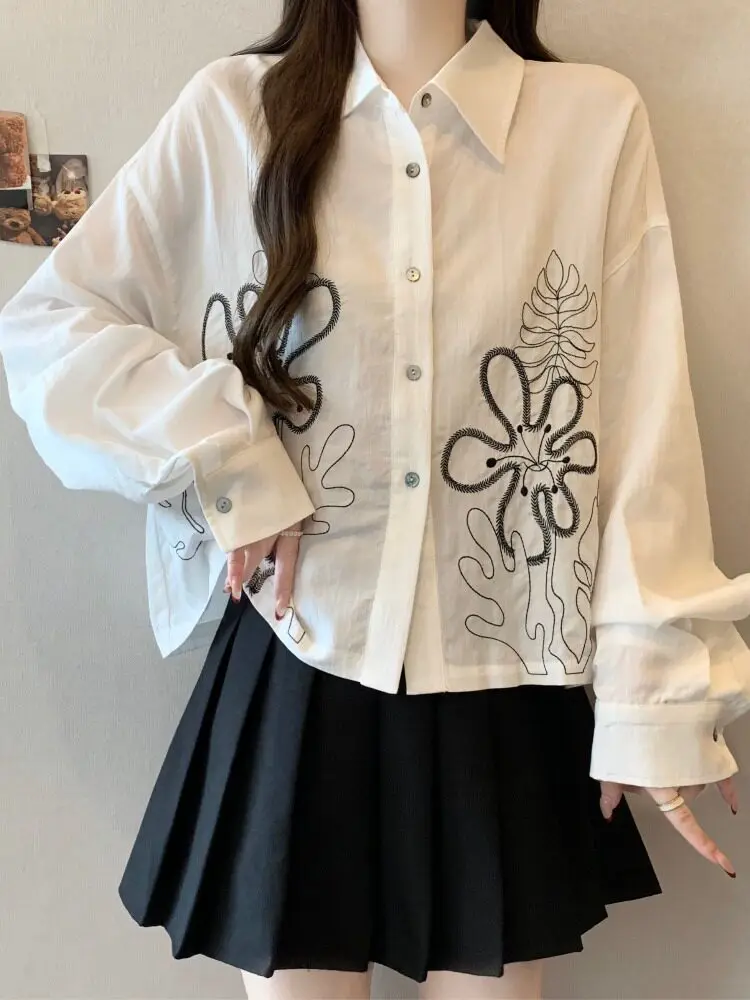 

Белая рубашка-жакет с цветочной вышивкой, свободного кроя, для женщин больших размеров, весенняя, повседневная, на пуговицах, с цветочным принтом