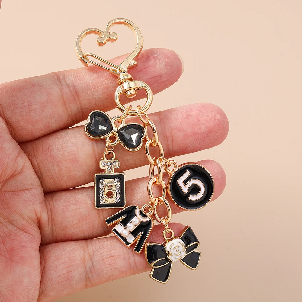 Aihua Markendesign Kristall Nummer 5 Schleife Parfüm High Heels Schlüsselanhänger für Damen Handtaschenanhänger Schlüsselringe Schmuck Geschenke – Detail 2
