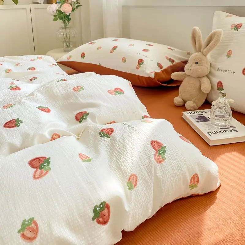 

Korean Style Lovely strawberry Bedding Set Girls INS Floral Duvet Cover Flat Sheet Pillowcase Bed Linens Fashion Home Textile