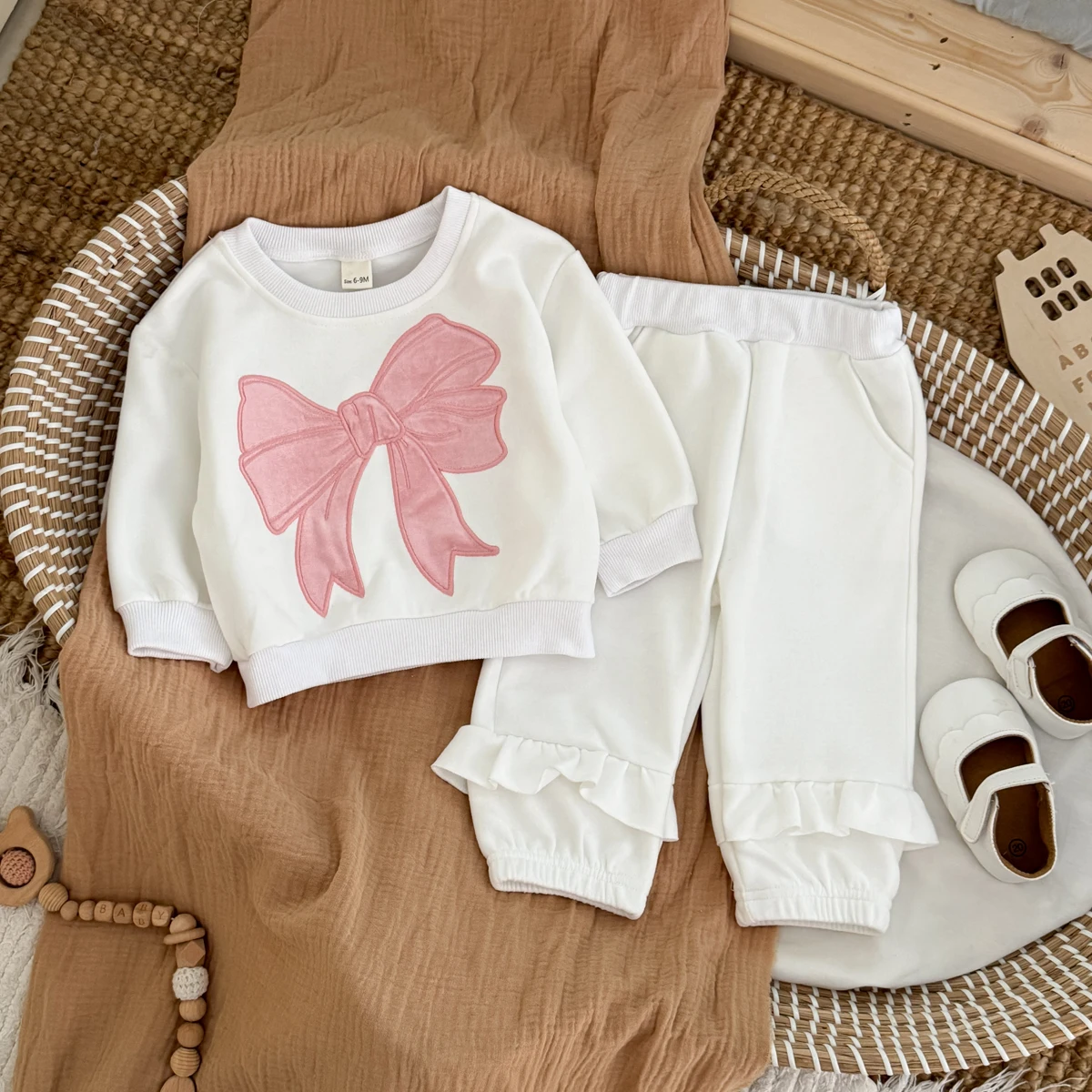 Spring Autumn Baby Girls Bow Sweatshirt Set White Crew Neck Applique Top Ruffle Cuff Jogger Pants 2Pcs Outfit