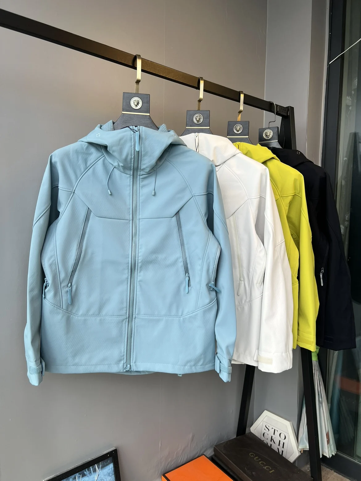 

Thiened Fce Soft ell Hooded Jaet Outdoor Windproof Waterproof Autumn Winter ex Sport Casual Outerwear Trendy