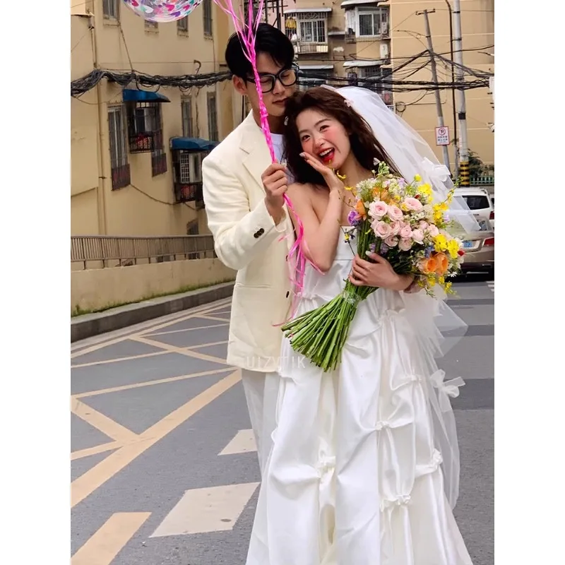 Blanco simple una línea vestidos de novia Corea satén fotos sesión vestido vestidos de novia blanco fuera del hombro vestido de fiesta personalizado 2025