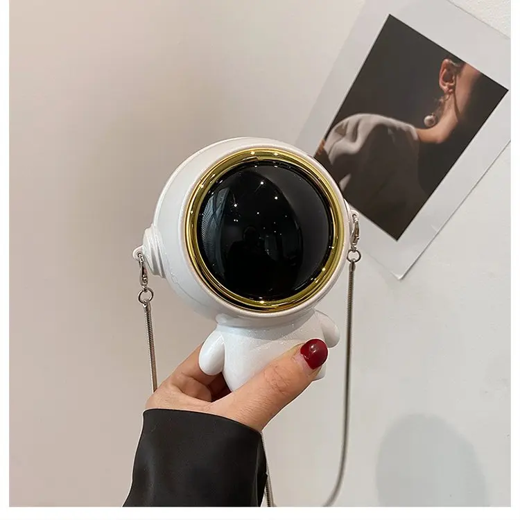 

Acrylic Astronaut Modeling Shoulder Bags Super Cool Hot Trendy Stylish Design Compact Chains Crossbody Bags for Women 2025 New