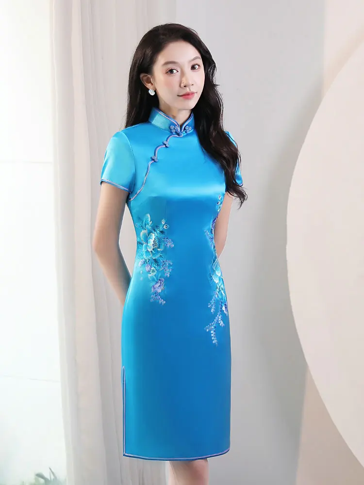 

Новая осенне-зимняя вышитая цветочная блузка из шелка для полных женщин, приталенная, с круглым вырезом, для выступлений