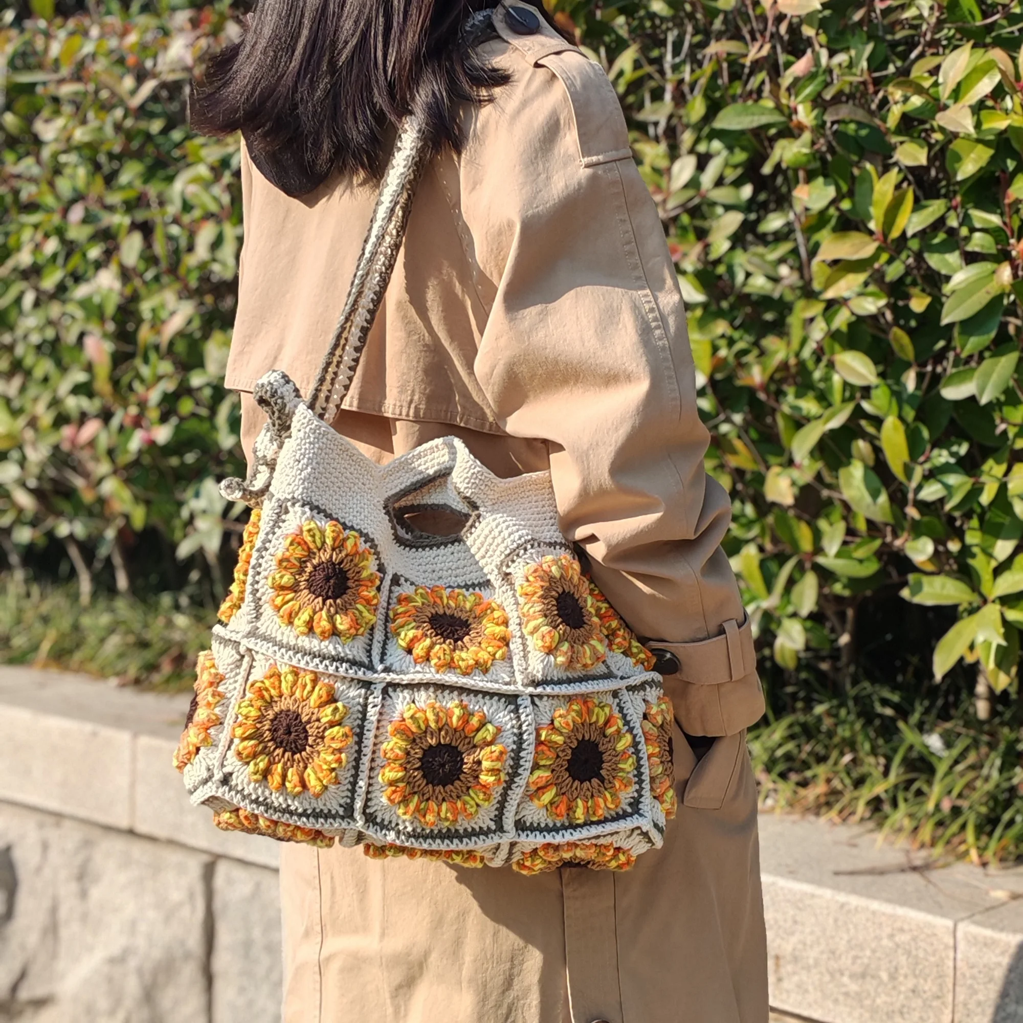 

Квадратная вязаная крючком сумка на плечо ручной работы Sunflower Granny | Винтажная вязаная сумка в стиле бохо | Сумка через плечо большой вместимости с внутренней линией