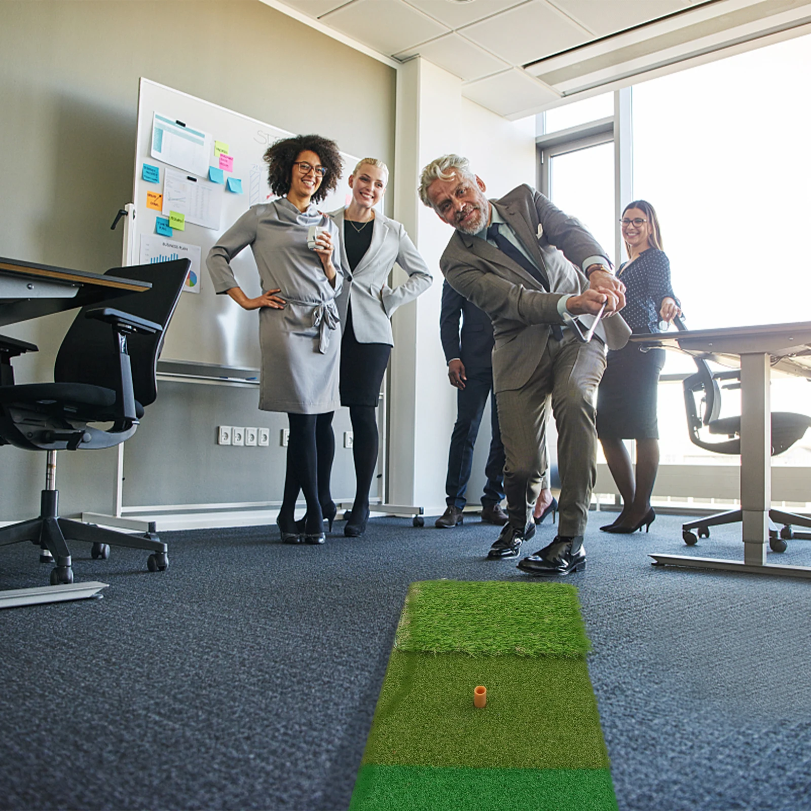 

Golf Practice Mat Realistic Grass Surface Portable Hitting Pad Training Aid Simulates Closely Mowed Turf Conditions