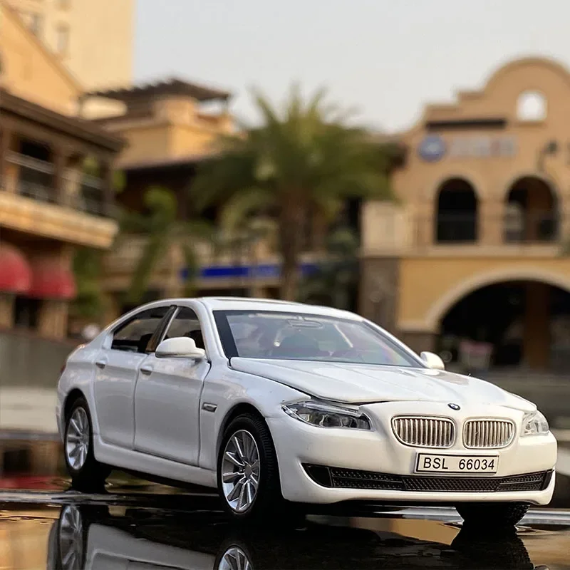 1:32 BMW 5 Series 535i Alloy Car Model Diecast Metal Toy Vehicles Car Model High Simulation Sound Light Collection Kids Gift