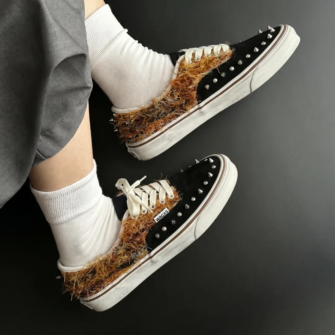 Men Women Punk Mohair Skate Shoes Brown Black Rivet Rhinestone Vintage Dirty Sneakers Street Style Couple Casual Shoes