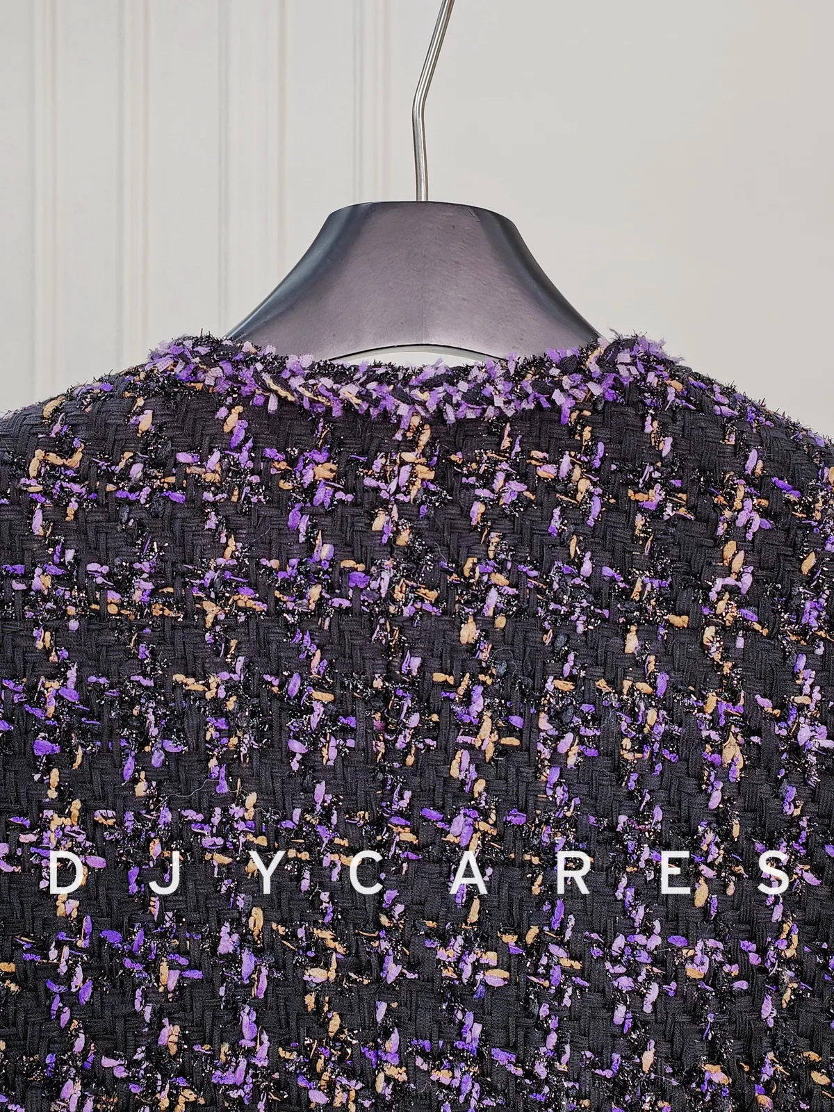 Neues mittellanges Jackenoberteil aus grobem Tweed für Herbst und Winter sowie dicke lila Baumwolljacke in großen Größen