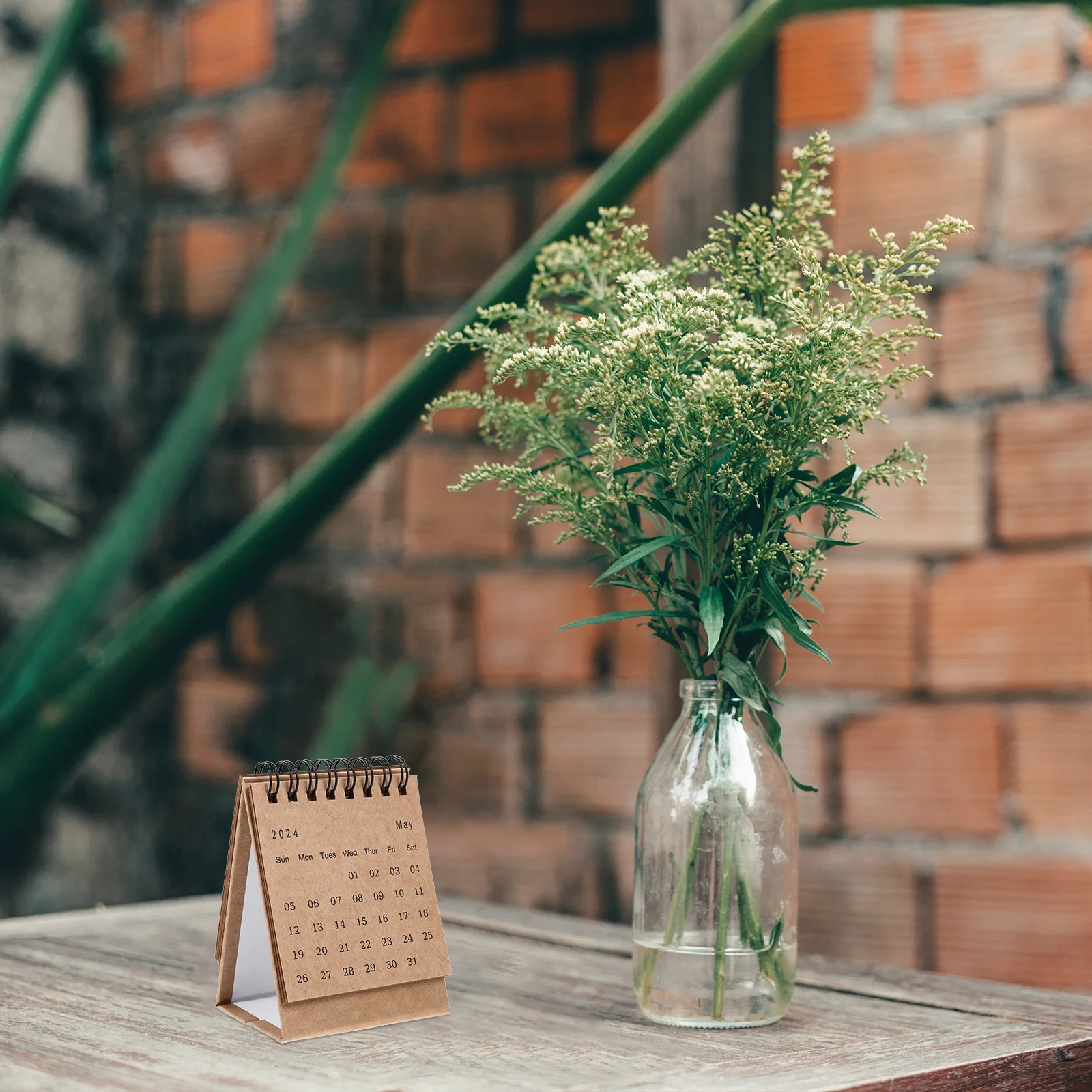 

Прочный настольный мини 2023-2024 стоячий флип для стола толстый офисный декоративный ежемесячный простой маленький стол