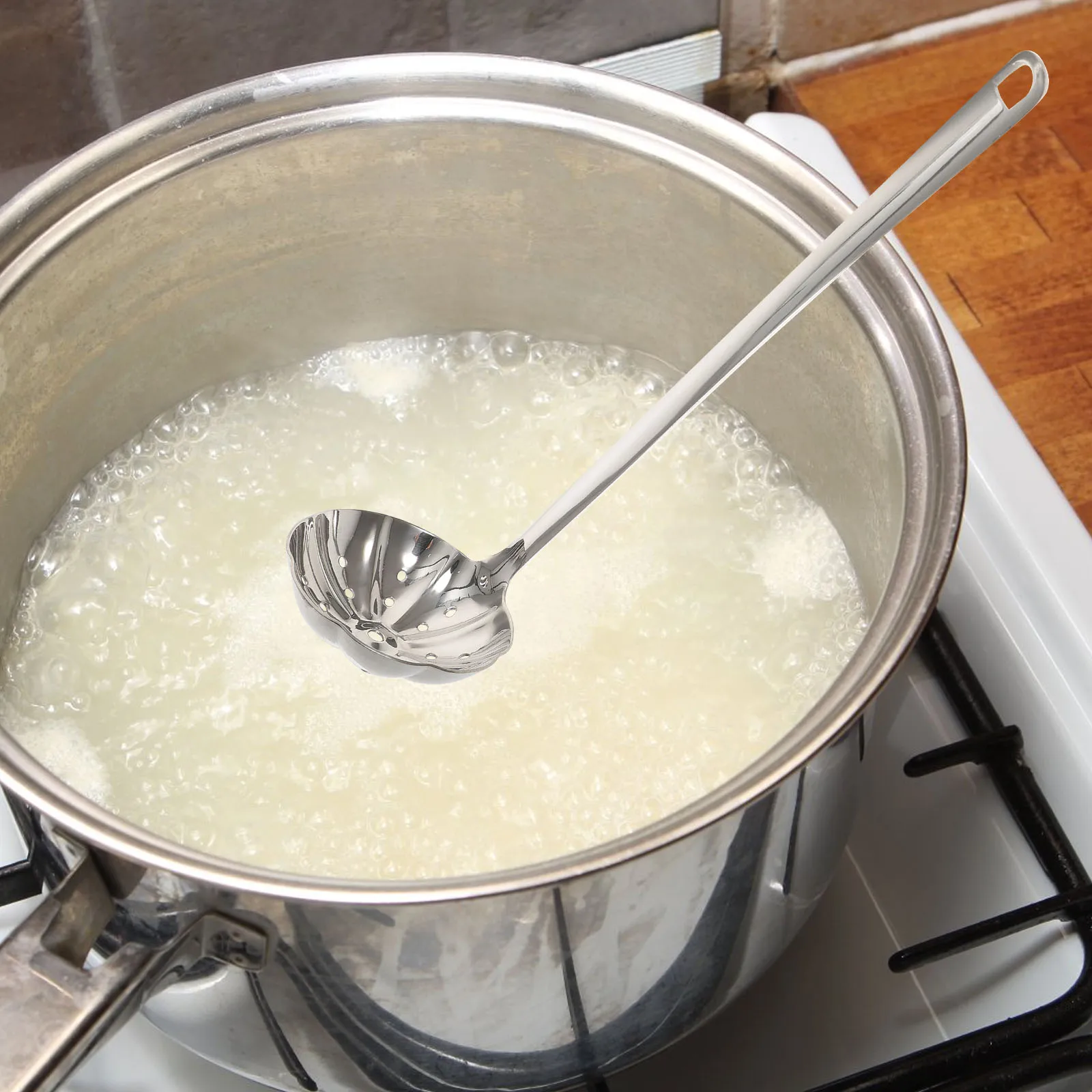 

1pcs Stainless Steel Slotted Food Grade Long Handle Soup Spoon for Kitchen Hot Pot Ladle Smooth Edges Practical Cooking Spoon