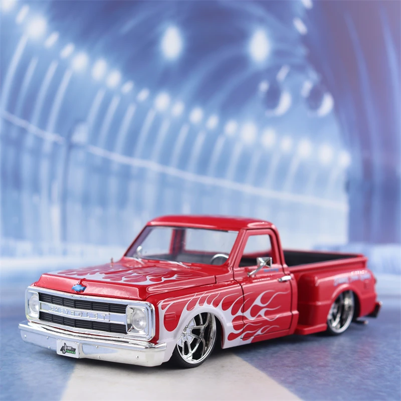 1:24 1969 CHEVROLET C10 STEPSIDE High Simulation Diecast Car Metal Alloy Model Car decoration display collection gifts J336