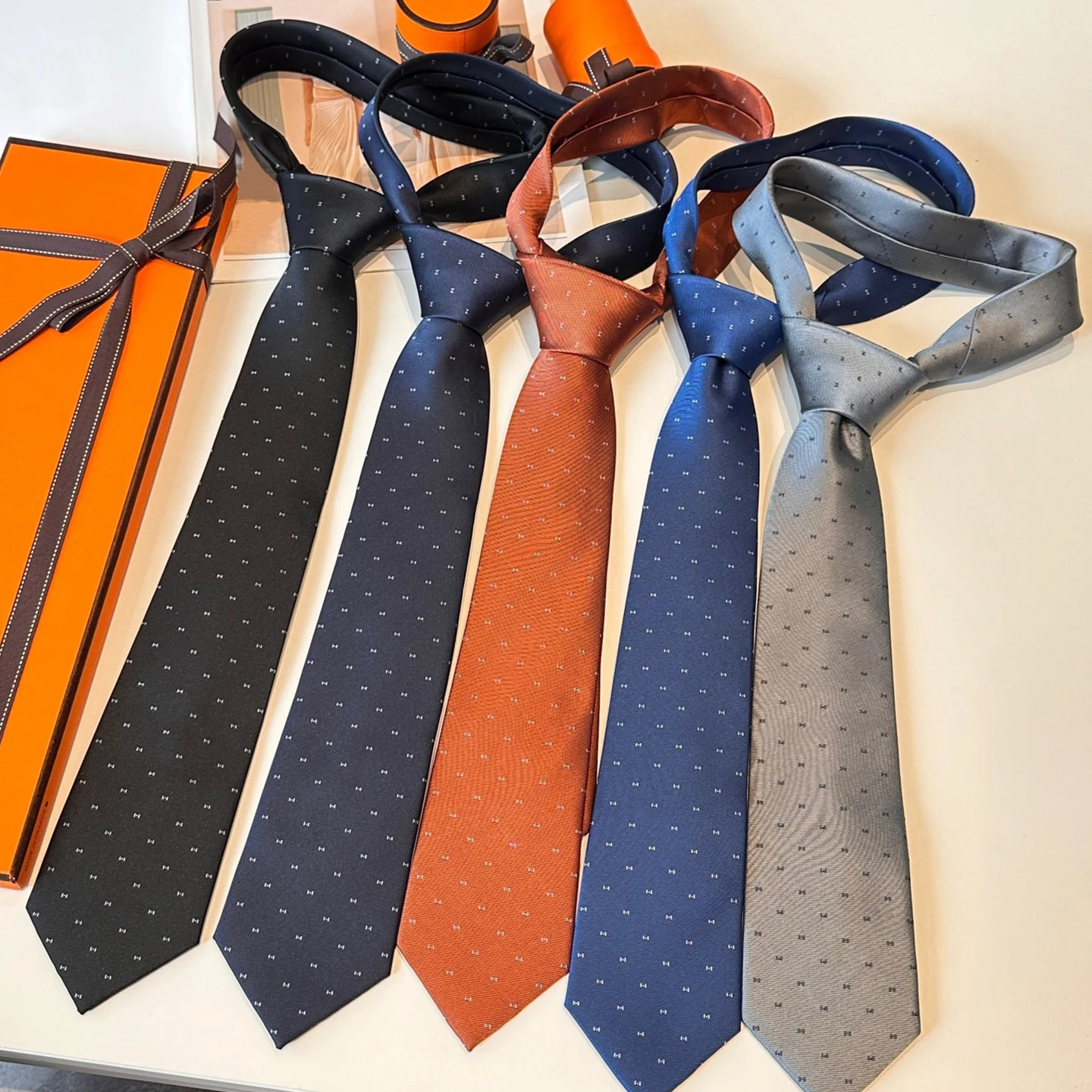 corbata-de-seda-elegante-para-hombre-diseno-clasico-estampado-accesorio-de-moda-7cm-en-caja-de-regalo-versatil-para-ves