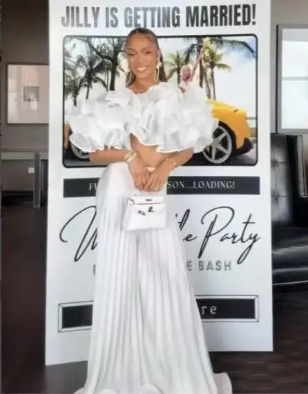 Eey Catching Long Women Dresses Layered Top Skirt 2 Pieces Prom Gowns Pleated White Floral Decoration Off Shoulder Party Dress