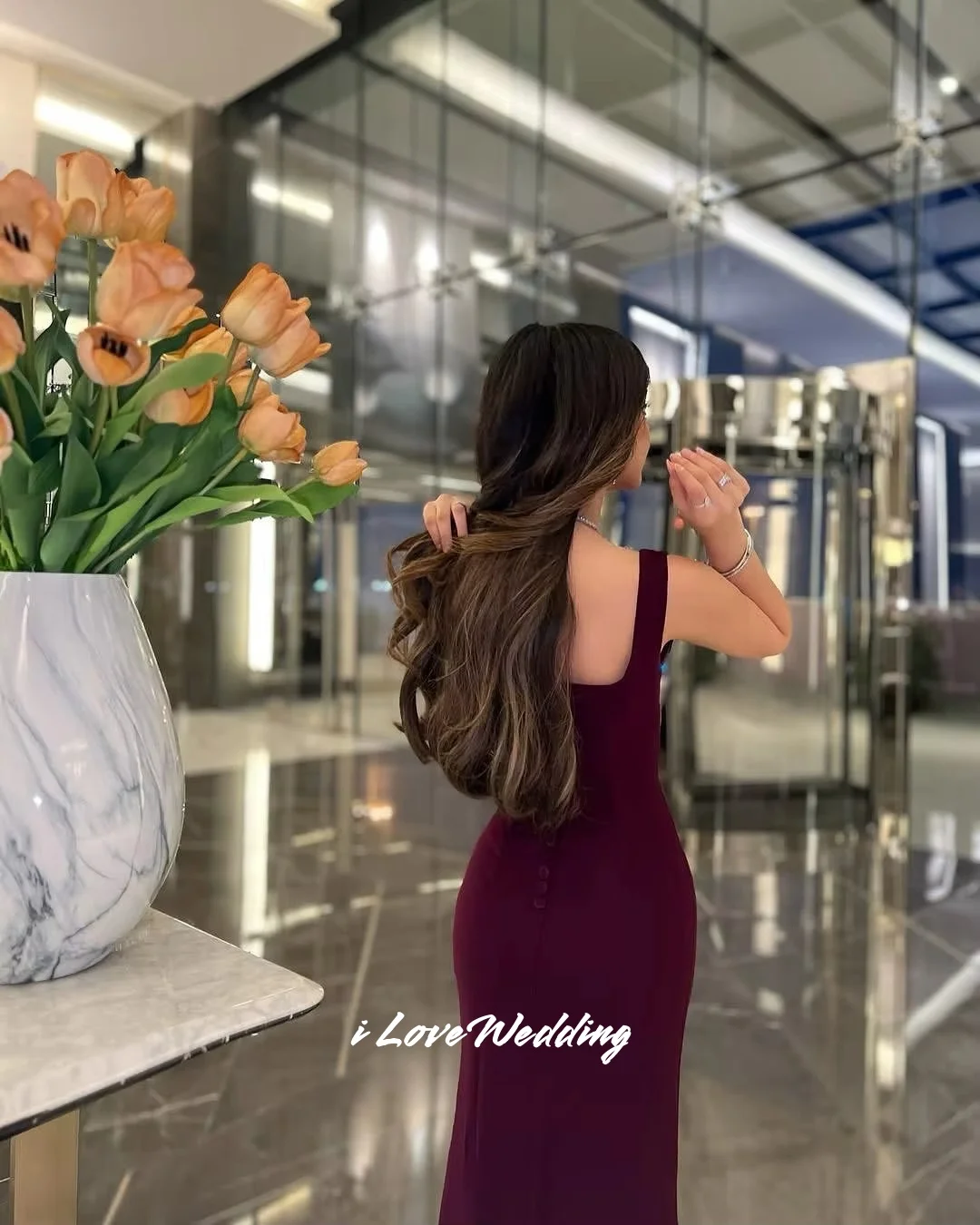 فستان سهرة أرجواني برقبة دائرية 2025 من الساتان بدون أكمام بدون ظهر حورية البحر بطول الأرض للحفلات الراقصة مطوي فستان حفلات الزفاف حسب الطلب