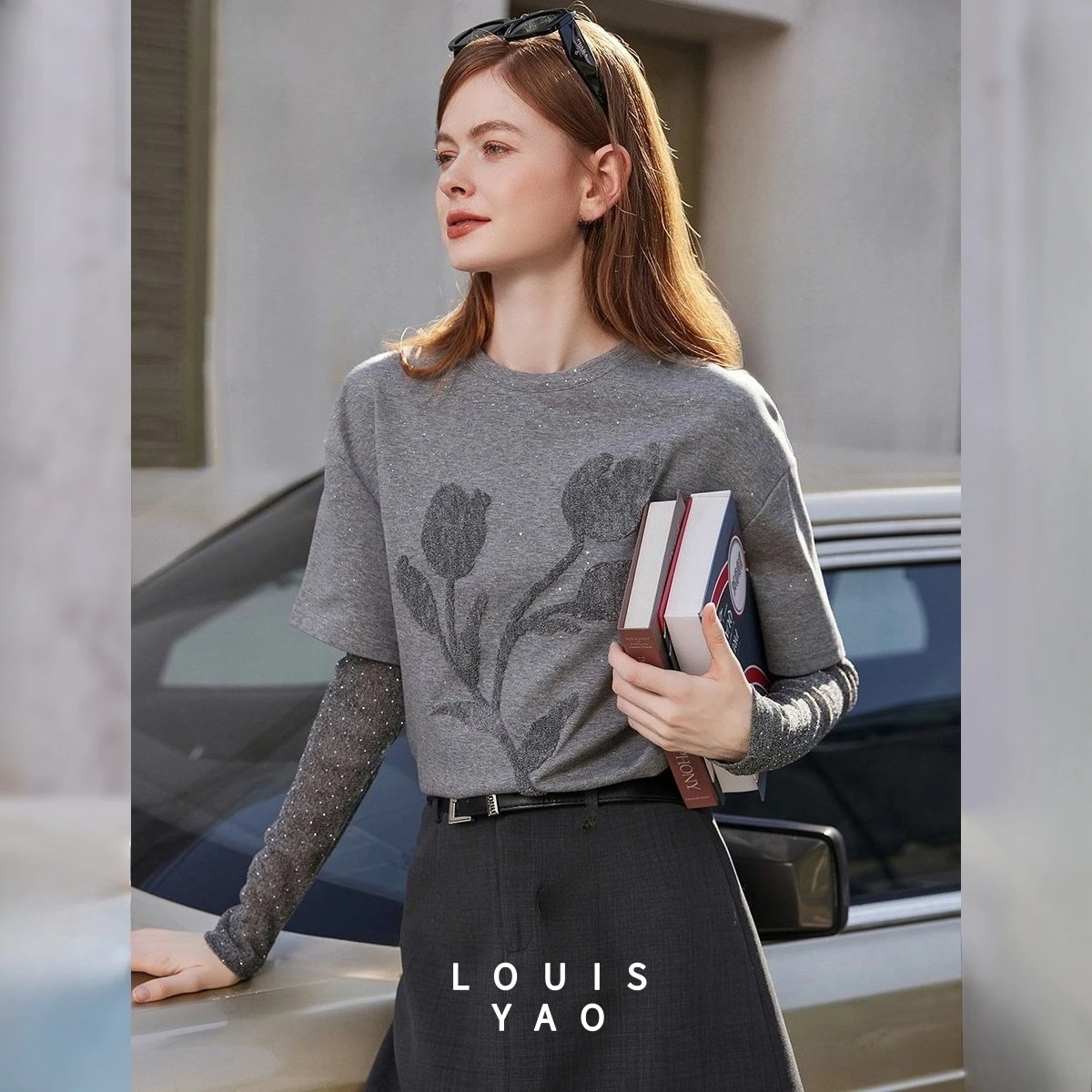 

LOUISYAO 2026 Весенняя женская футболка в британском стиле с эффектом двухслойности, круглым вырезом, цветочным декором, эластичная, с длинным рукавом