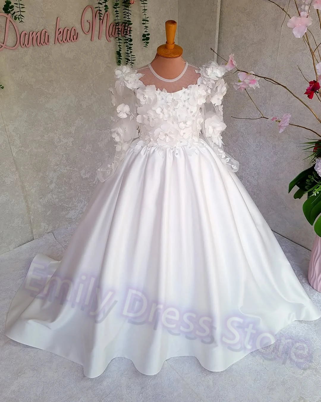 

Customized White Satin Flower Girl Dress For Wedding Puffy Pearls Appliqie Kids Cute Birthday Party First Communion Gowns