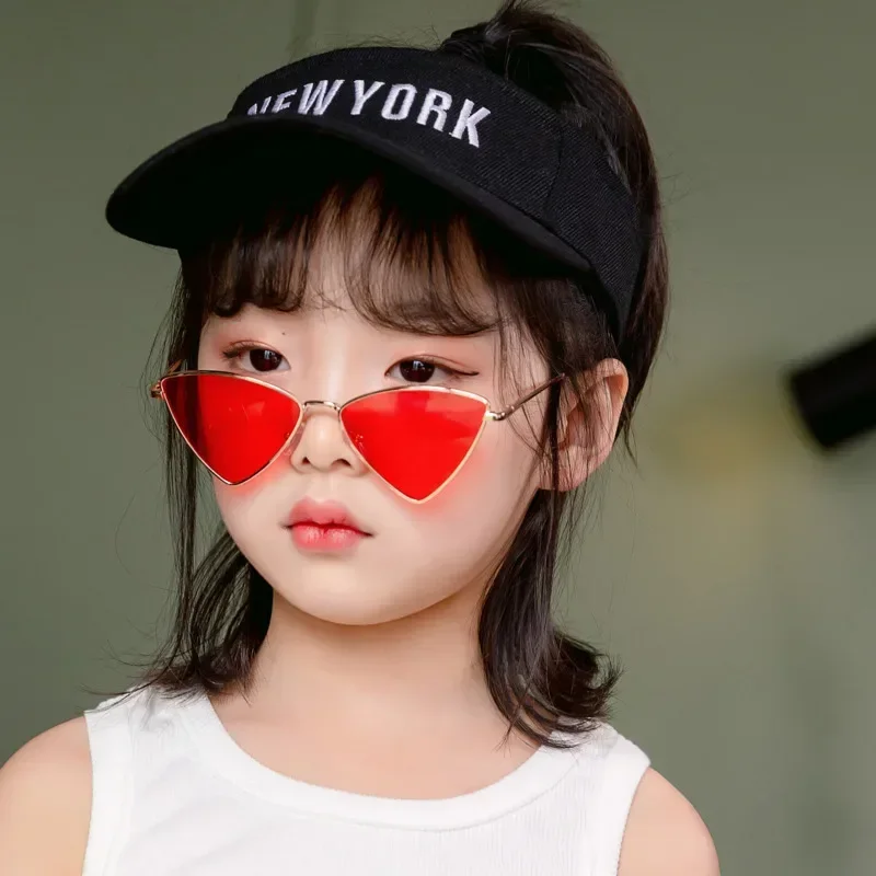 선글라스 Baby Cat Eye Sunglasses Kids Fashion Luxury Sunglasses UV400 Children Metal Triangle Cool Pink Sun Glasses Girls Boys Очки