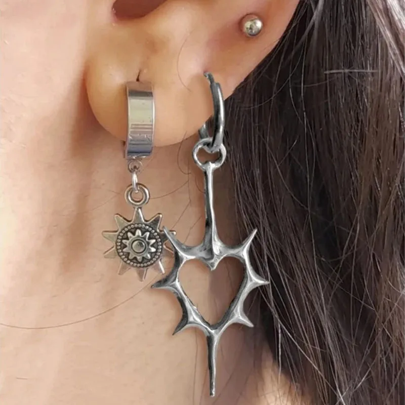 2pcs Punk Rock Hollow Thorns Love Heart Pendant Hoop Earrings for Women Men, Lover Fashion Cool Rivets Spike Earings Jewelry