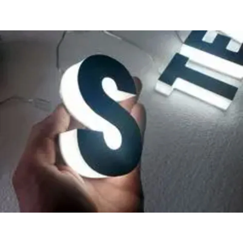Nestandartní přizpůsobené storefront LED lehký nasednout nerez ocel světelný postaviček na kov couvat pro 3D značka outdoorové reklama