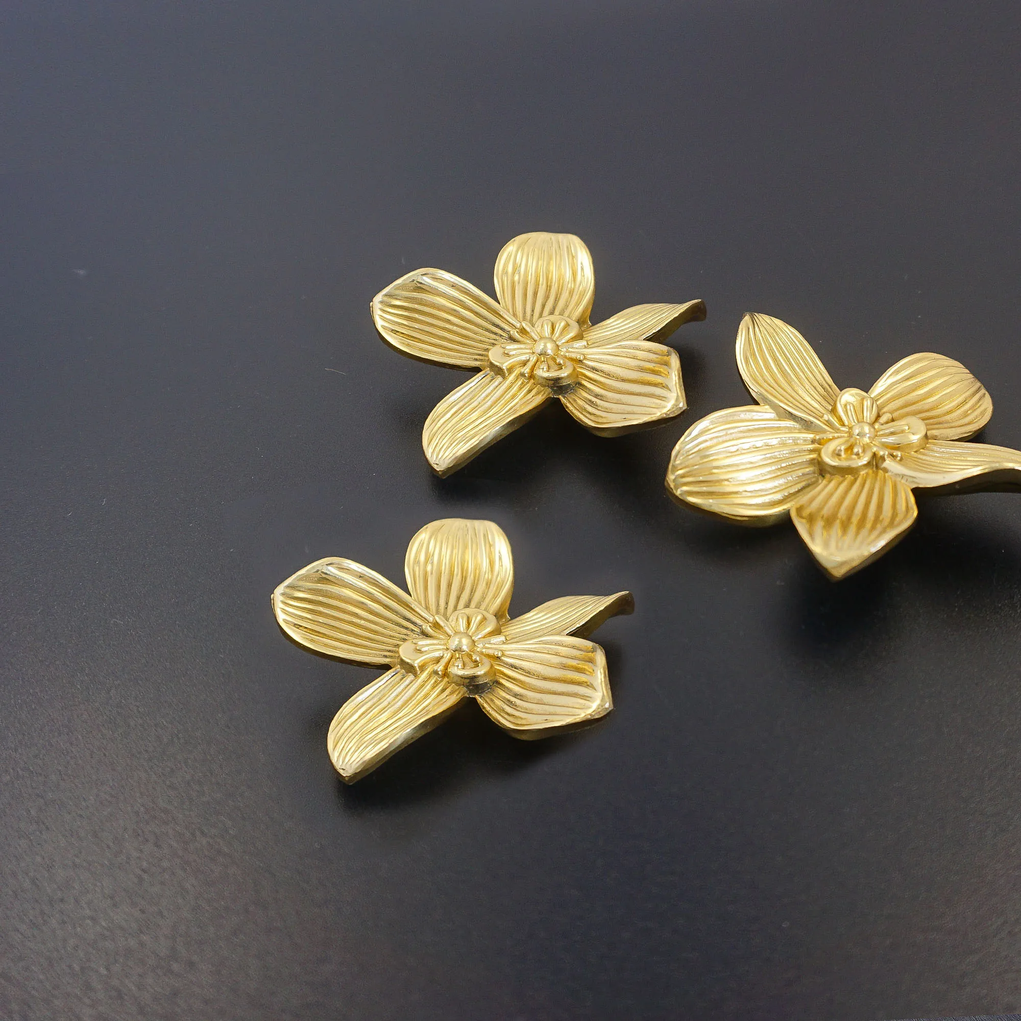 Creative Flower Cabinet Handles Brass Decor Wardrobe Pulls Modern Kitchen Cupboard Door Knobs Single Hole Furniture Handles 1 pc