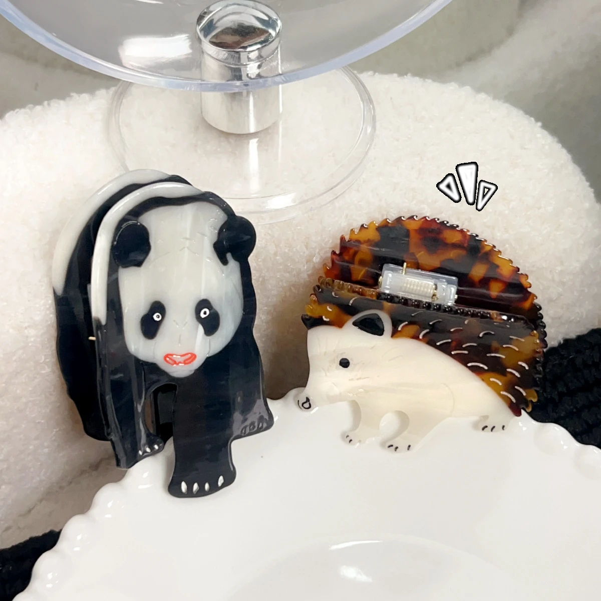 

Luminous hair claw clip Unique hair claws Panda hair claws Hedgehog hair claws Cute hair clip Accessories for women