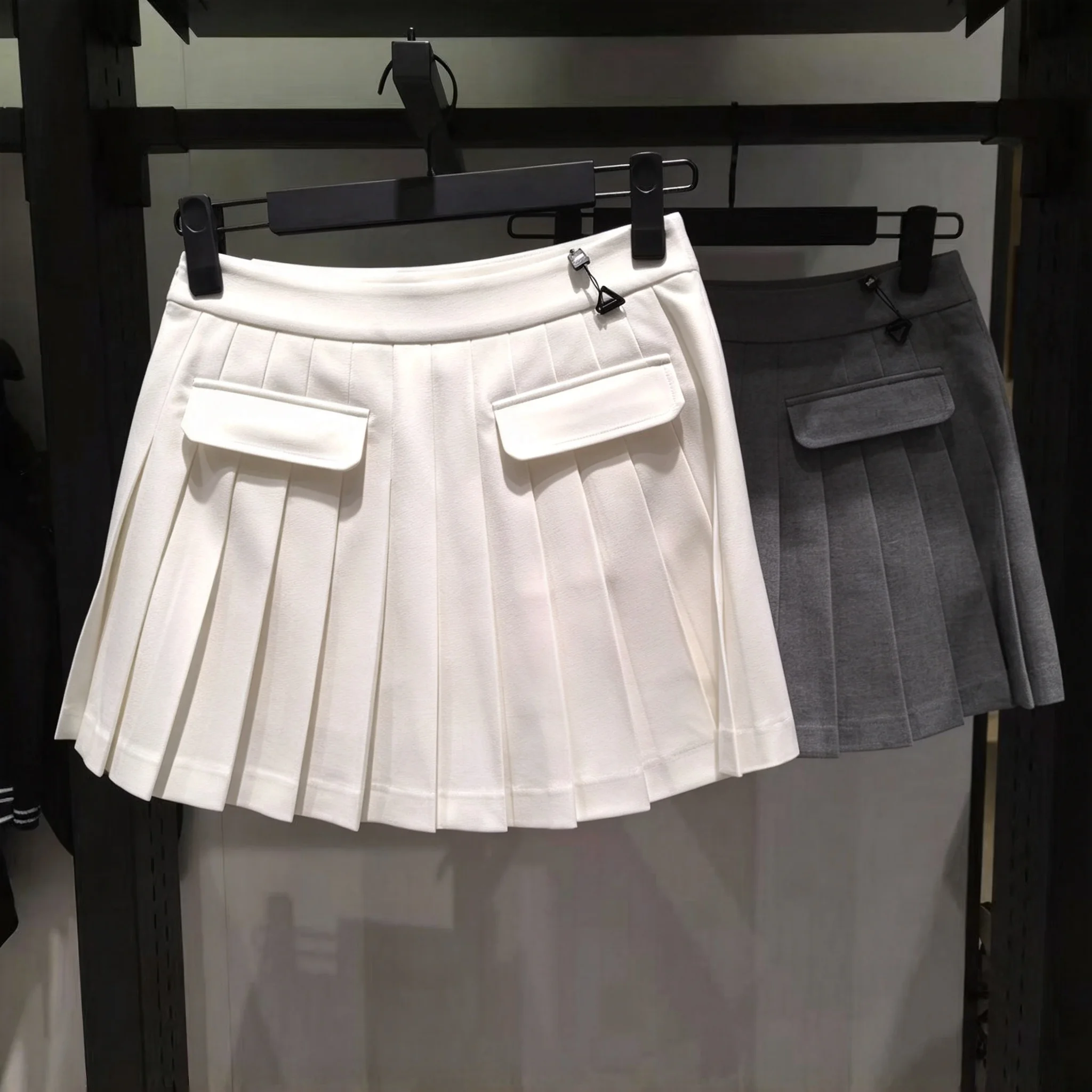 2026 Autumn Women Golf Pleated Skirt Wrap Buckle Design Built-in Shorts Sports Skort