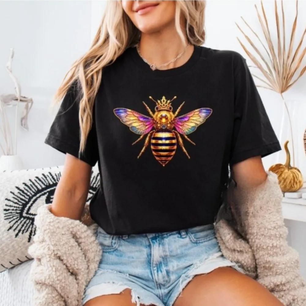 Celestial Queen Bee T-Shirt Mystical Artsy T Shirt for Women Girls Honeybee Tops Gift for Beekeeper Artsy Tee Women Entomology