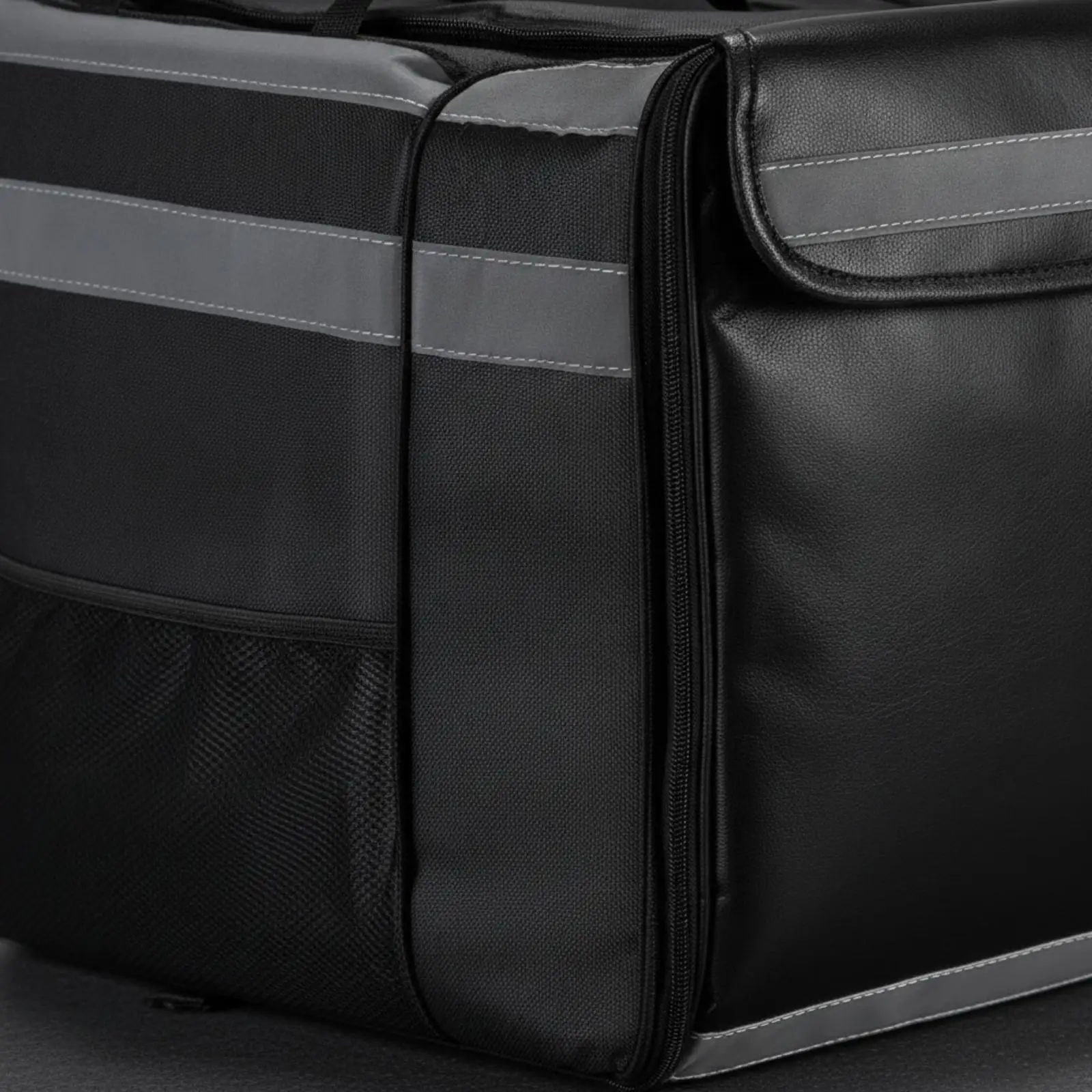 Portable Thermal Food Carrier Backpack for Couriers with Comfortable Straps and Mesh Side Pocket for Eco Bag Style Everyday Use