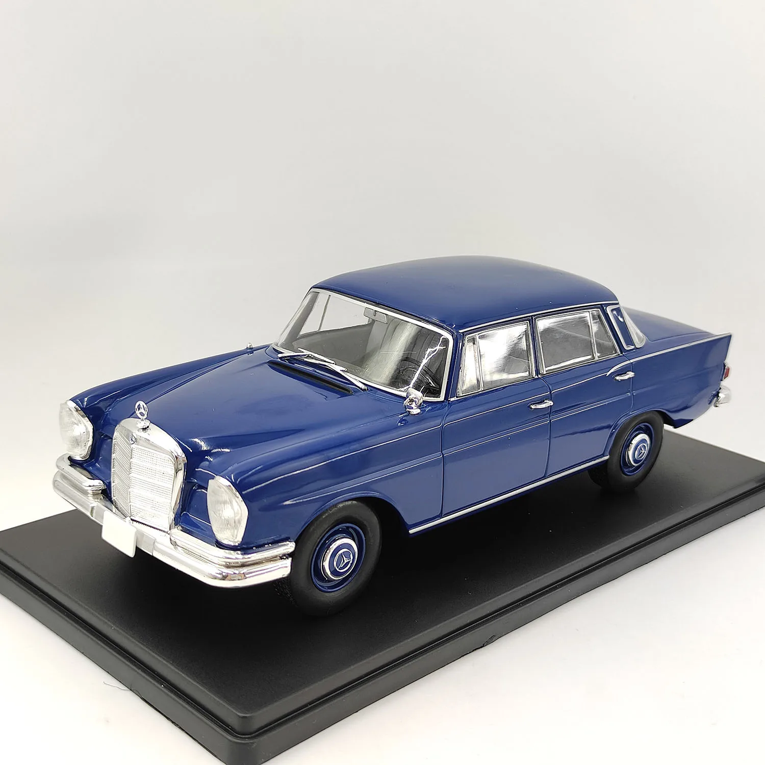 

Diecast IXO 1:24 Scale BENZ-Benz 220 Alloy Car Model Collectible Toy Gift Souvenir Display Ornament