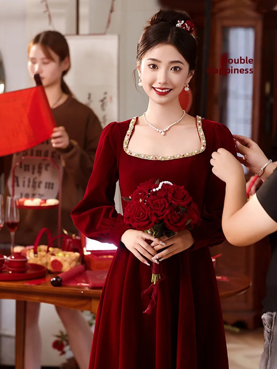 

Винно-красное бархатное платье с длинными рукавами в стиле Хепберн для женщин: простое и элегантное, для свадьбы или возвращения домой