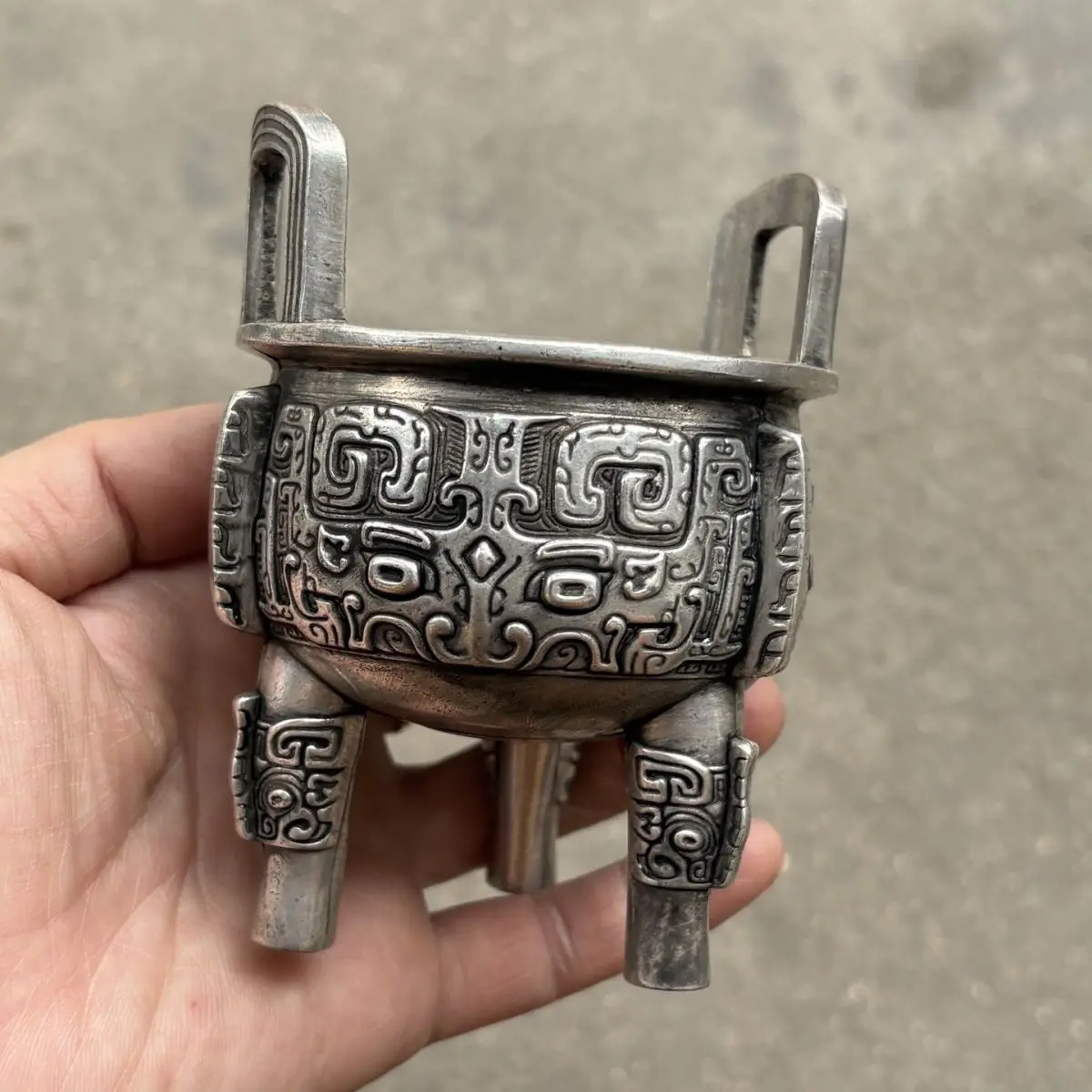 Appreciate the use of silver three-foot tripod portable exquisite small incense burner
