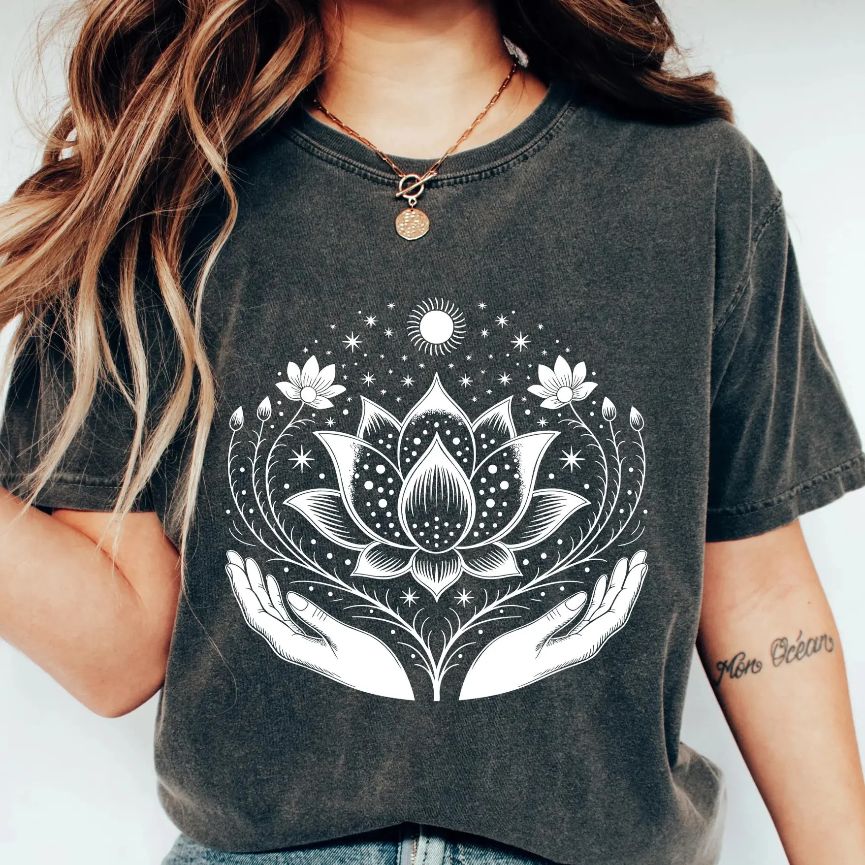

Plus Size Summer Women's Lotus Hands T-Shirt Boho Graphic Tee Cotton Breathable Stylish Versatile Street Style Oversized