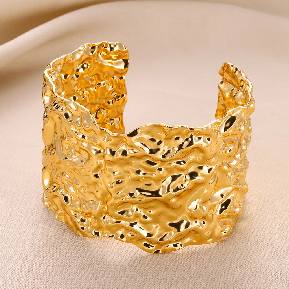 Vintage Punk weit offene Manschette Armreifen für Frauen Gold Farbe unebene Oberfläche Arm Armband Schmuck auf der Hand Damen Party Hochzeit