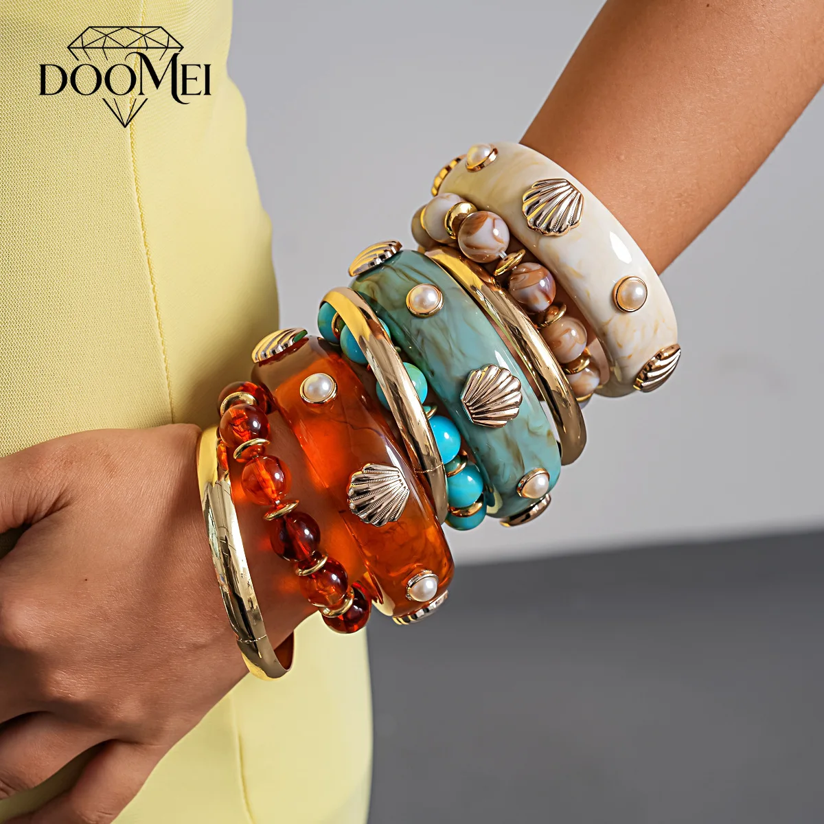 DOO MEI 3 Pcs Vintage Shell Smudging Resin Wide Bracelet for Women Beads Strand Bracelet Bangle Sets Summer Beach Hand Jewelry