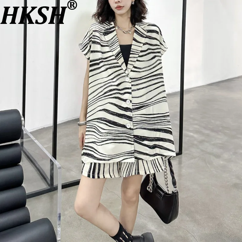 

HKSH Women Korean Two-piece Set Notched Collar Single Breasted Striped Printed Tops Elastic Waisted Casual Shorts Summer HK21730