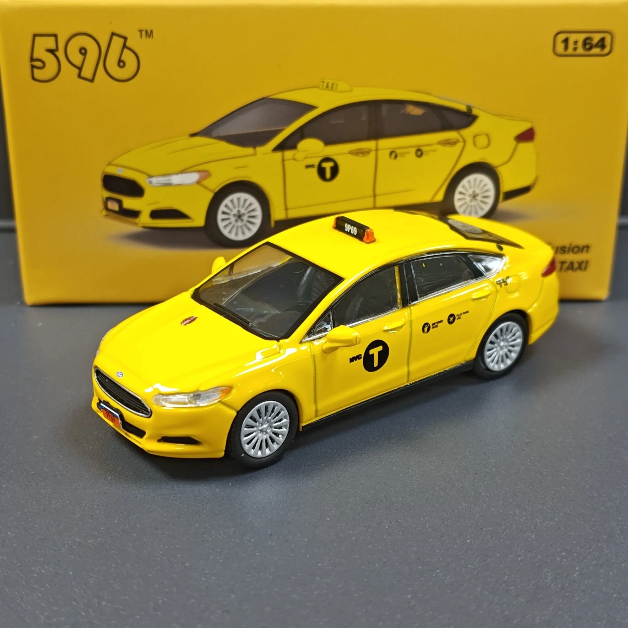 

596 Model 1/64 Mondeo New York taxi Alloy car model