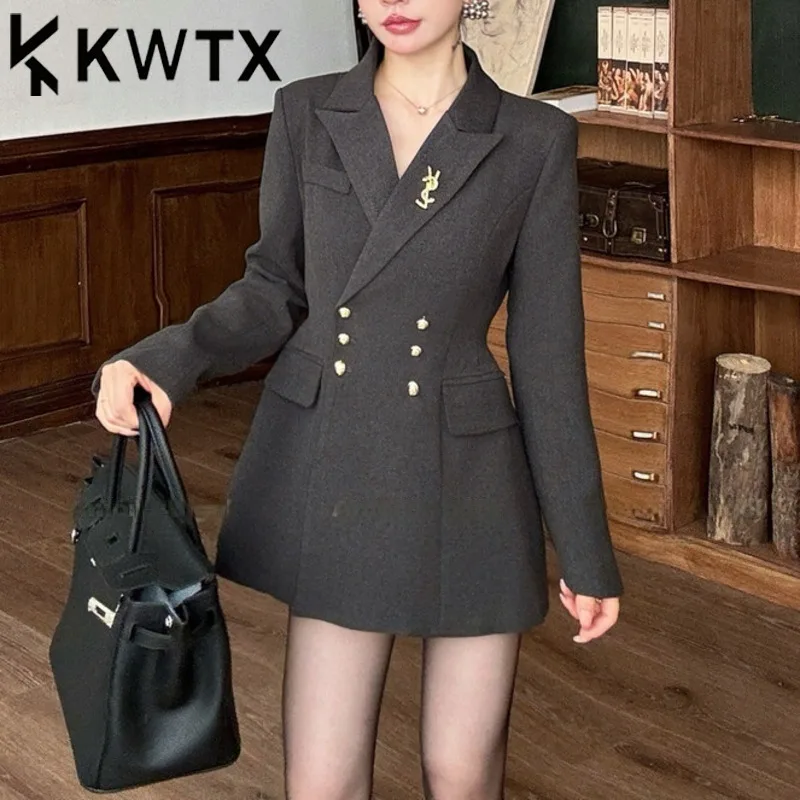 

KWTX женский однотонный винтажный двубортный пиджак с брошью, облегающий миди на талии, роскошный осень-зима 2025