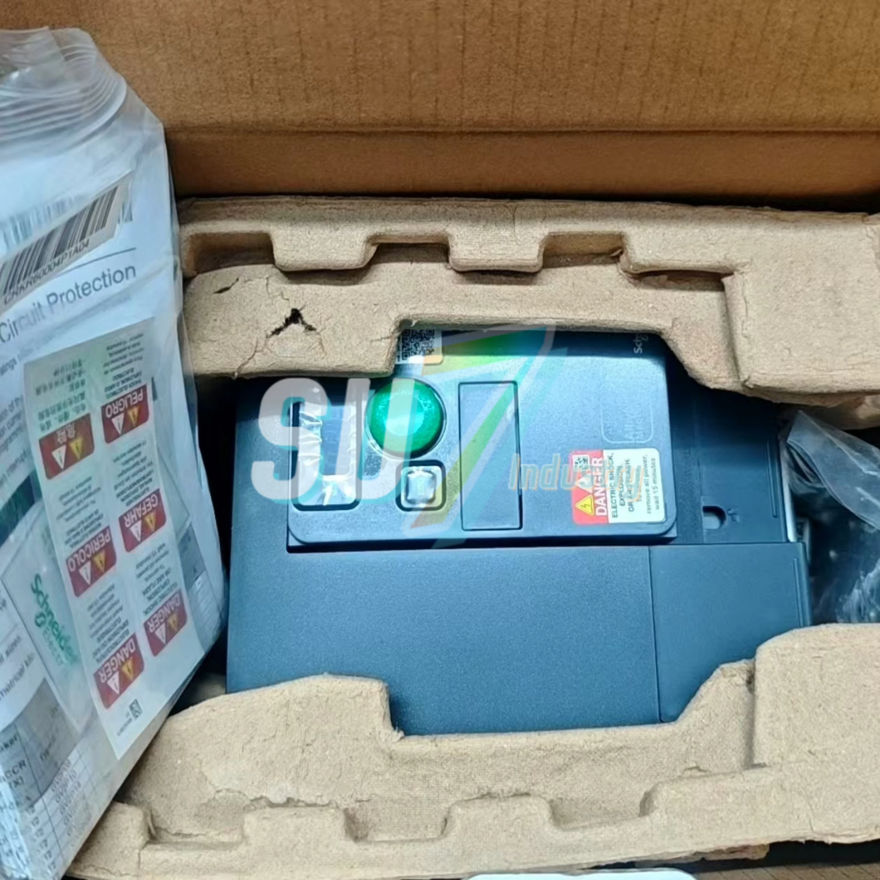 インバーター新オリジナル ATV320U40N4C ATV320U55M3C ATV320U55N4B