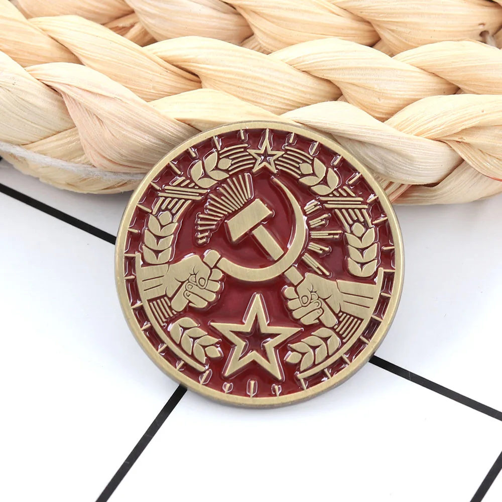 Sowjetischer UdSSR-Stil Emaille-Anstecknadel Hammer und Sichel Abzeichen Kommunistische Solidaritätsbrosche Militärgeschichtsfans Geschenk Sozialistische Anstecknadel – Detail 1