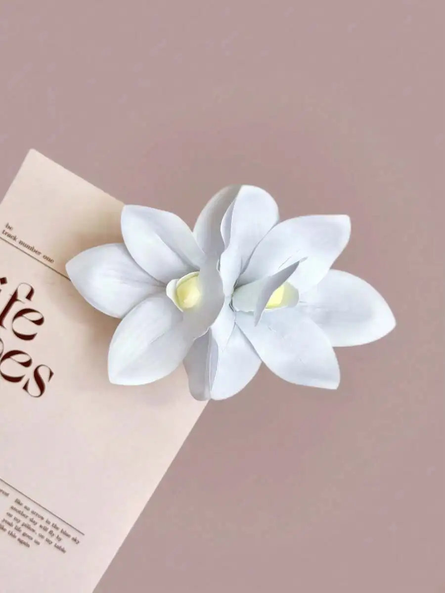 

Handmade Realistic White Flower Hair Clip For Women Spring Summer Beach Holiday Head Accessory