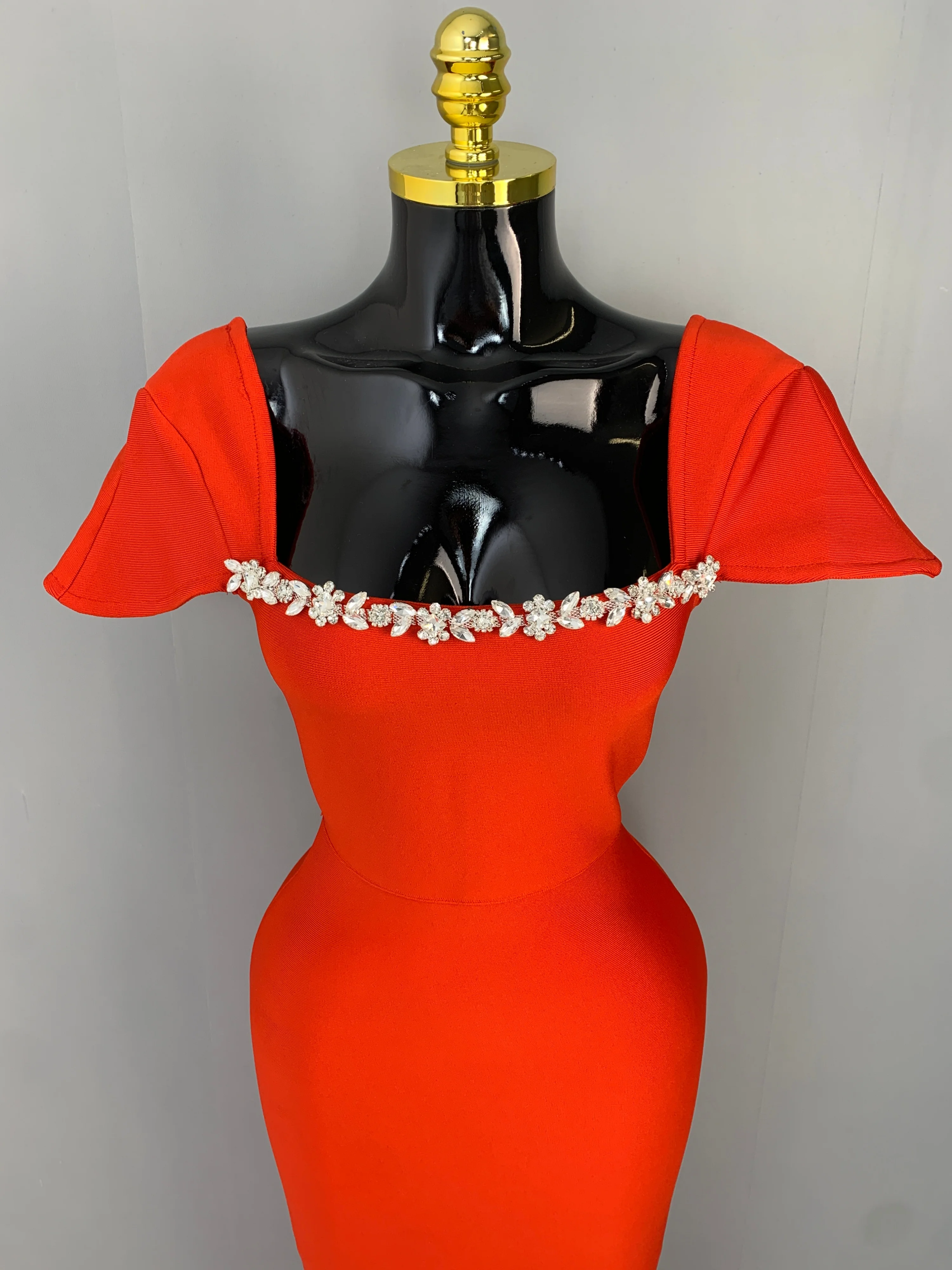 

Женское красное платье макси с коротким рукавом, квадратным вырезом, стразами и бандажным эффектом, элегантное платье для дня рождения, вечеринки, свадьбы или в качестве гостевой одежды.