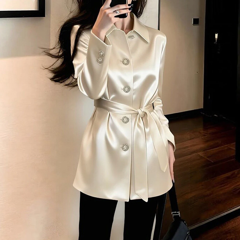 

The new model is popular this year, temperament top, small fragrant beige lapel waist satin coat, spring.